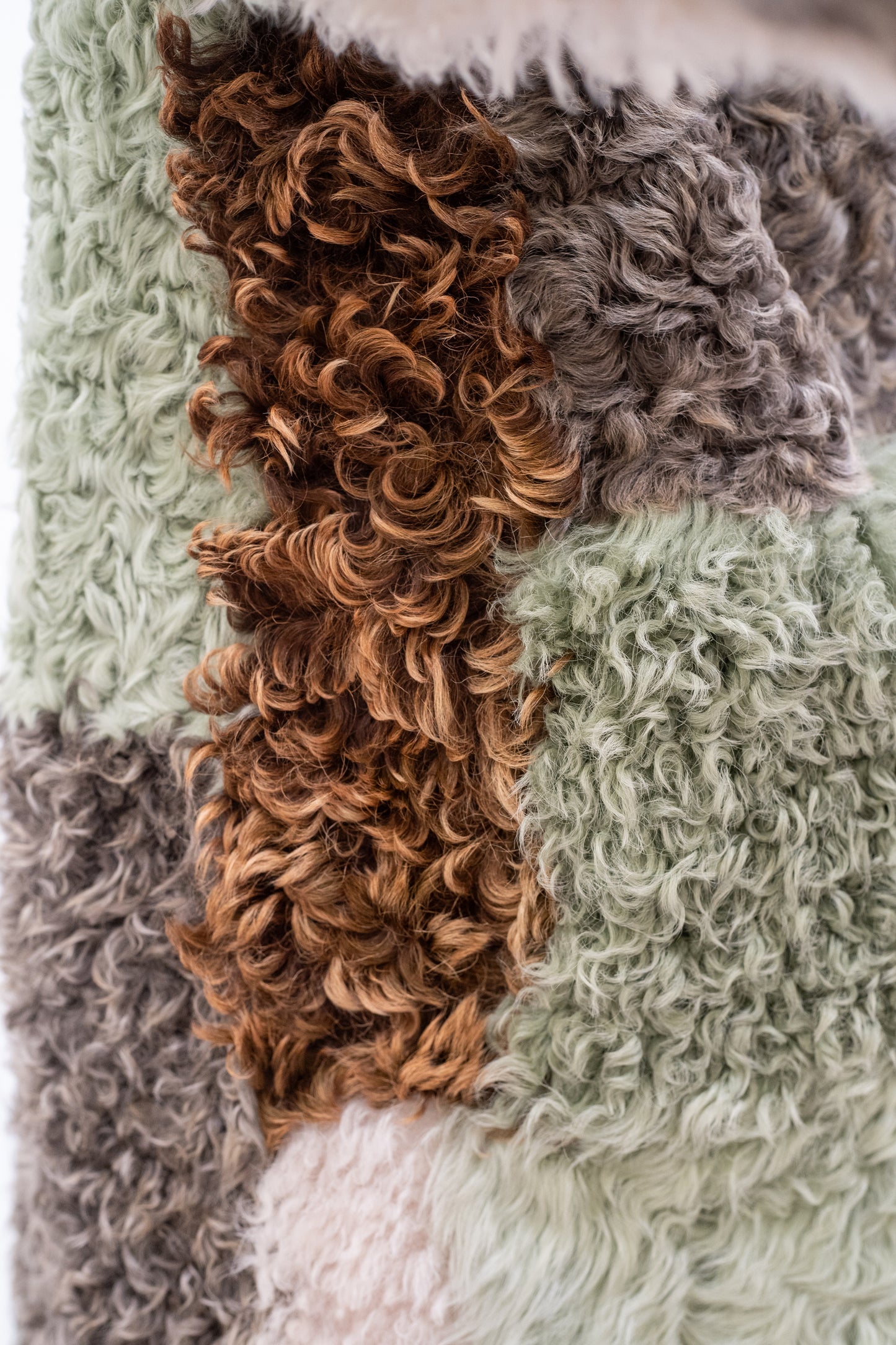 Langer Mantel aus Schaffell Patchwork