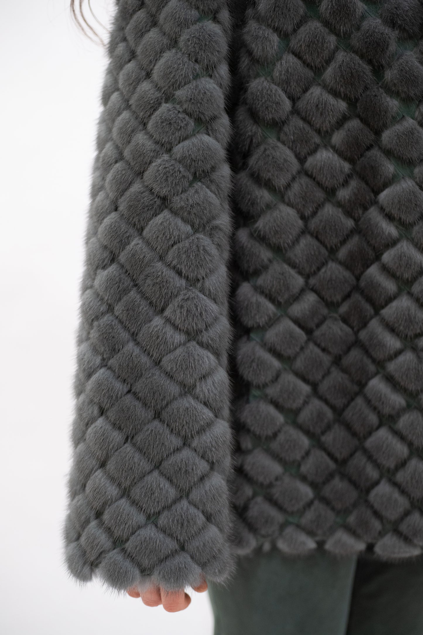 Nerzjacke mit Kapuze grau-grün