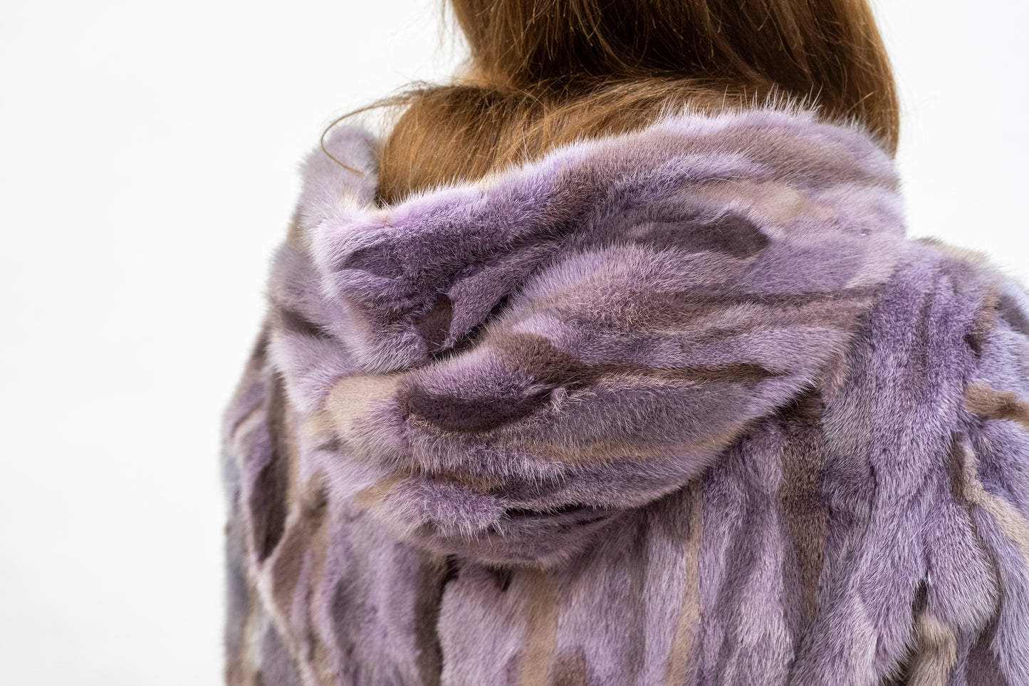 Kurze Nerzjacke mit Kapuze